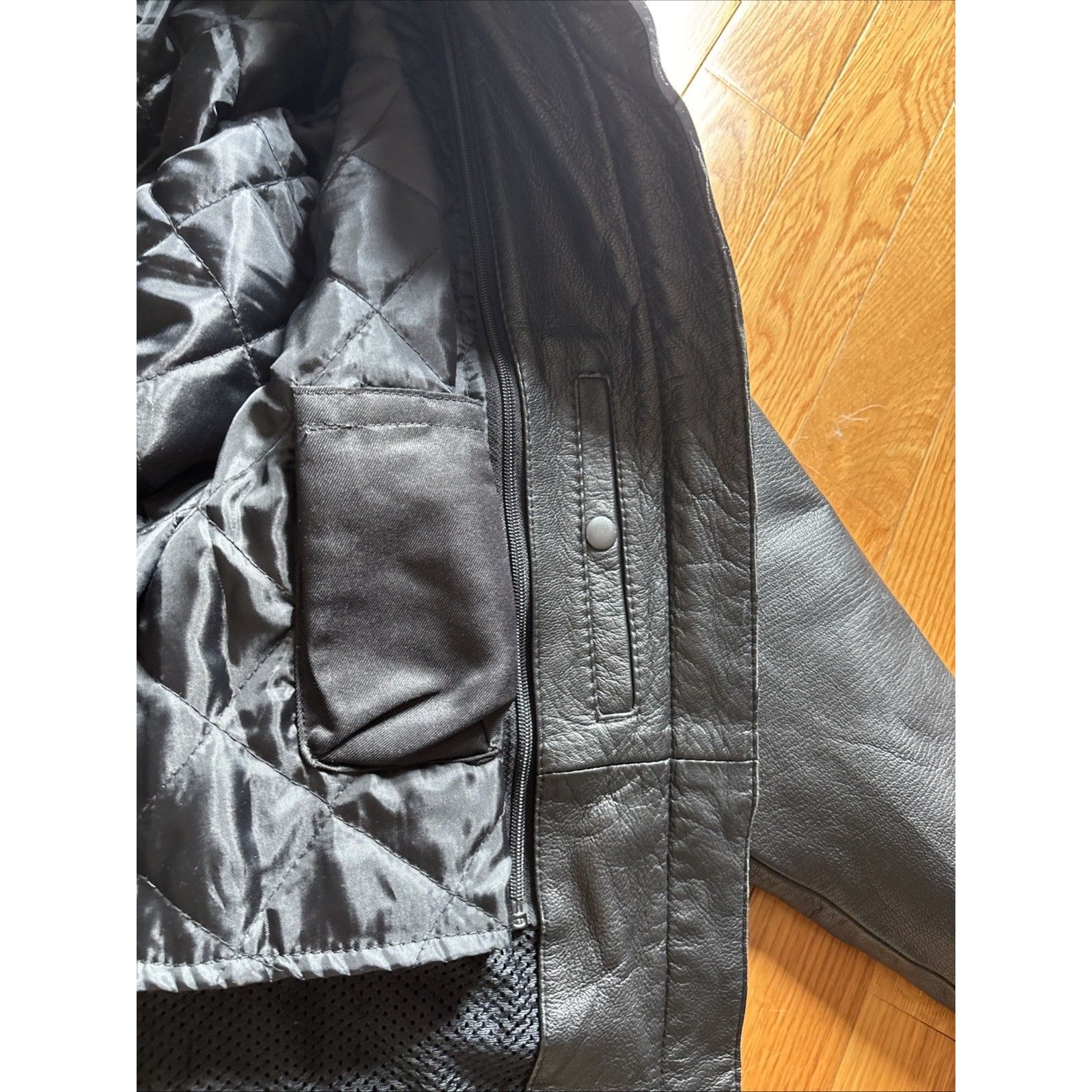 Ladies Black Leather Moto Mod Brand Leather Biker Jacket Size M — image 8 of 8